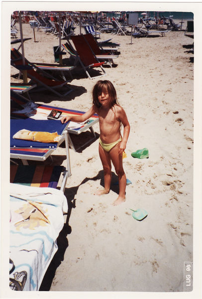 Michela erscheint etwas sandblind...