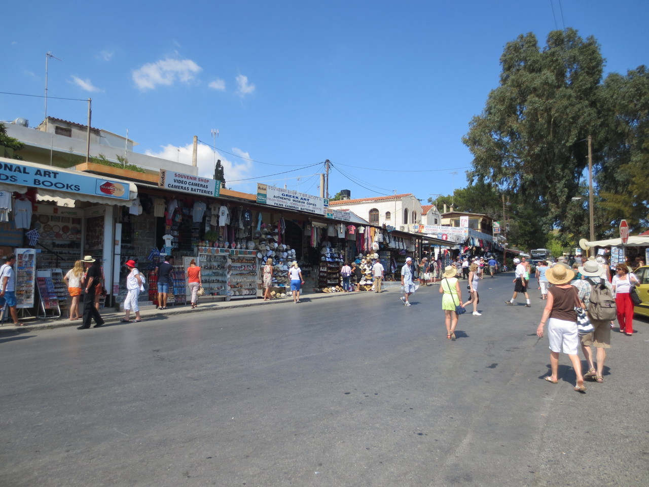 Zentrales Kreta, 6 Km südlich von Heraklion im Landesinnern: Einkaufsmeile von Knossos (Palast von Knossos)