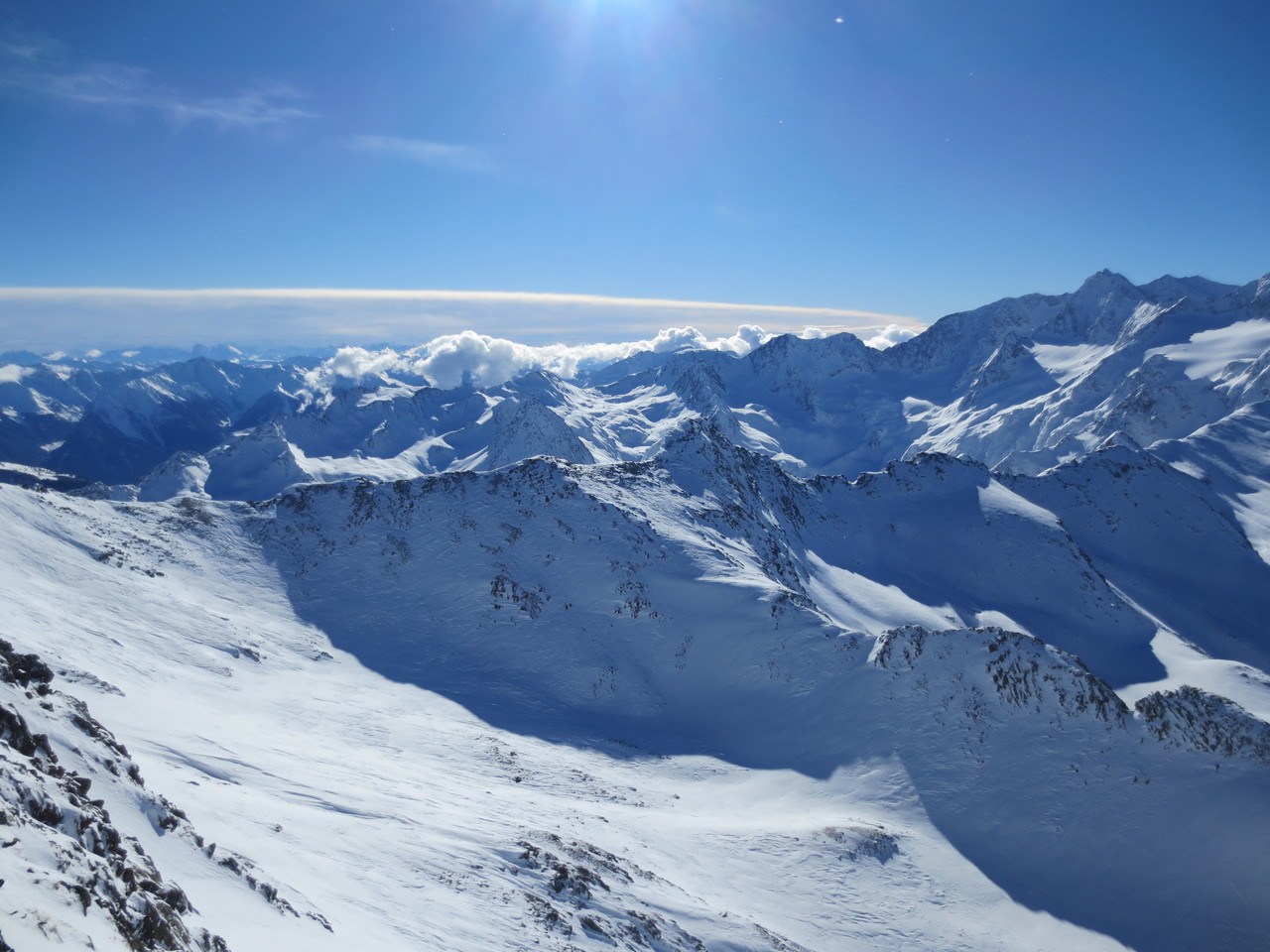 Auf dem Wurmkogl (ca. 3100 m ü M): Blick über die Bergkämme Richtung Graubünden - Italien