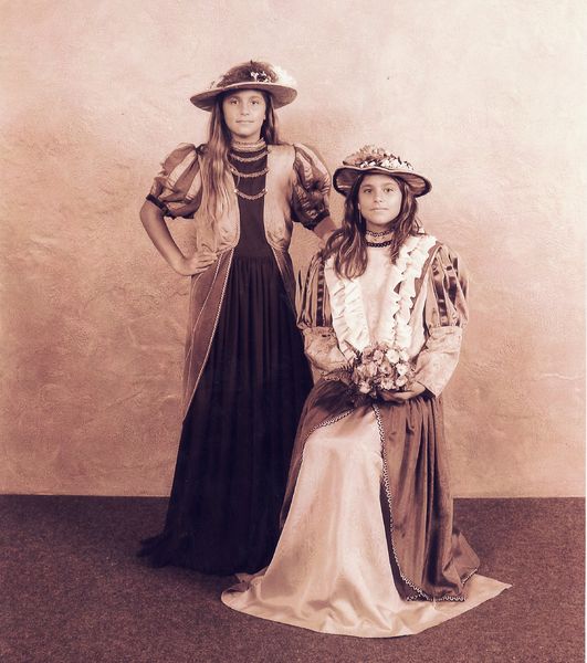 l.: Ludowiga Dulcinea Fracasso - r.: Apollonia Antonina Fracasso (Foto: 1845)