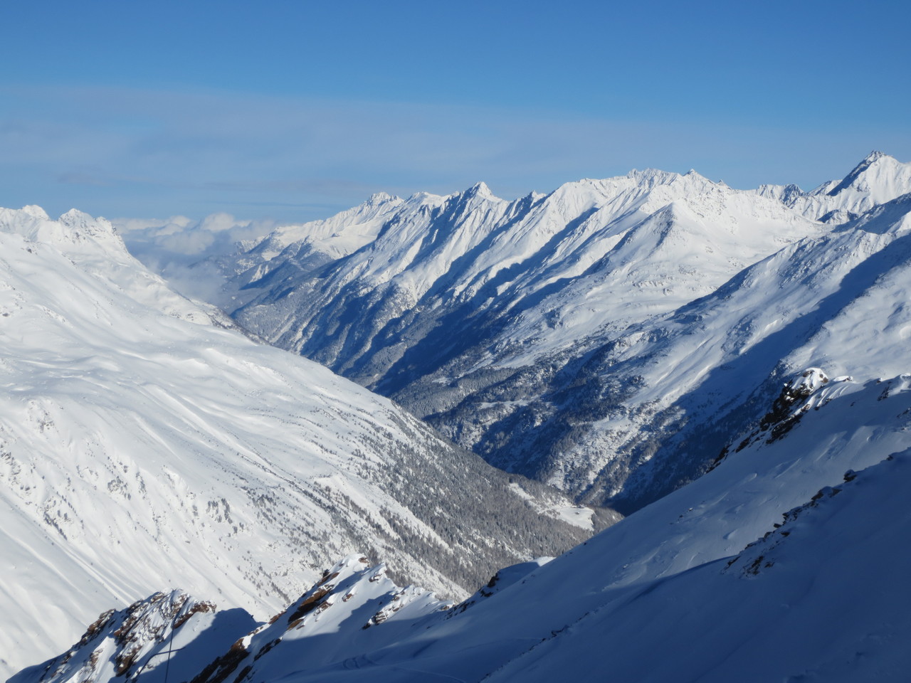 Blick von der Höhe Richtung Norden auf das Tiroler Ötztal