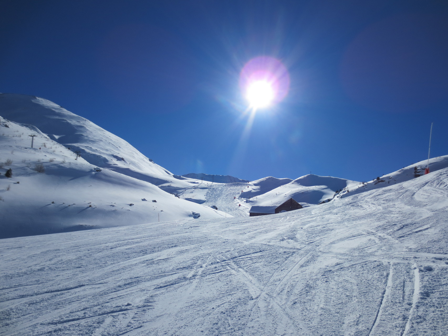 In der Mitte der Strecke (Skipiste) vom Ginals-Gipfel (2500 M.ü.M.) bis zum Unteren Senntum (2000 M.ü.M.).