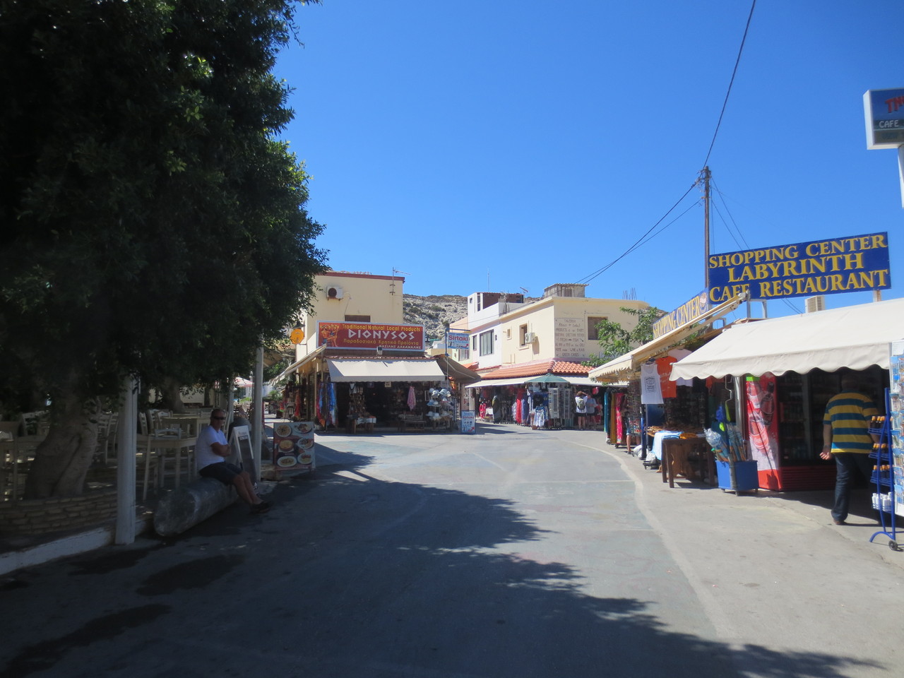 Zentrale Südküste Kretas, leicht westlich: Das Dorf Matala. Bekannt vor allem aus den 60er und 70er Jahren (Treffpunkt der Hippies)