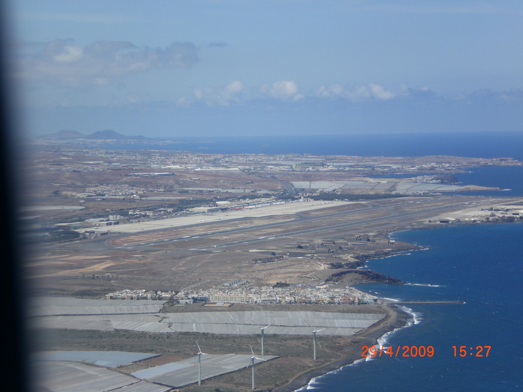 Landeanflug auf Gran Canaria (Flughafen Las Palmas); im Hintergrund Las Palmas