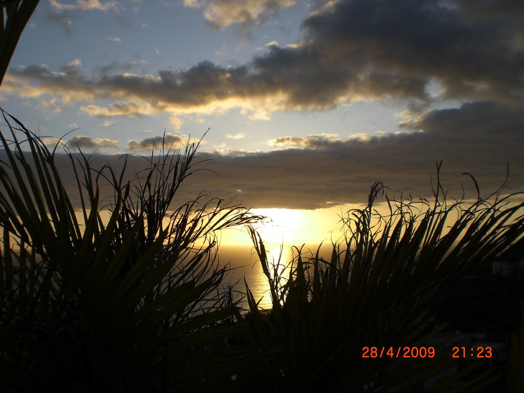 Blick vom Bungalow aus auf den Atlantik bei Dämmerung (Sonnenuntergang)