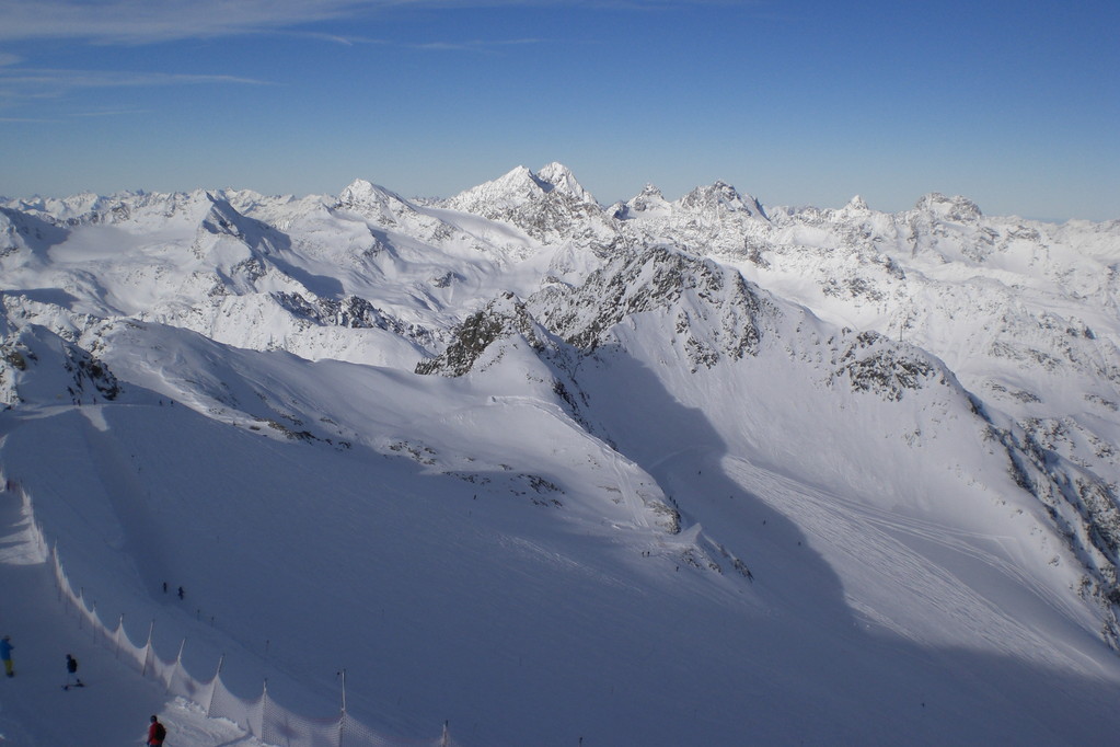 Blick vom Aussichtspunkt (Rundumsicht) auf 3440 m ü M