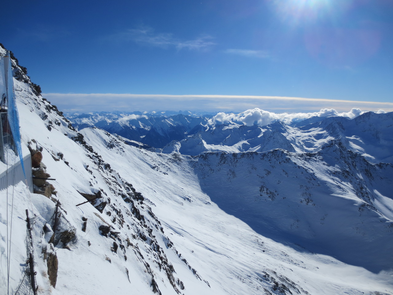 Auf dem Wurmkogl (ca. 3100 m ü M): Blick über die Bergkämme Richtung Graubünden - Italien