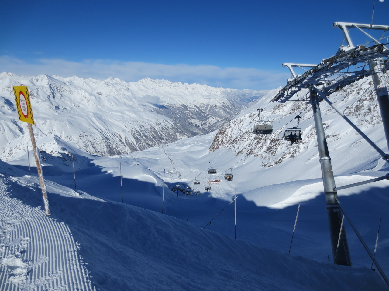 Blick von der Höhe Richtung Norden auf das Tiroler Ötztal