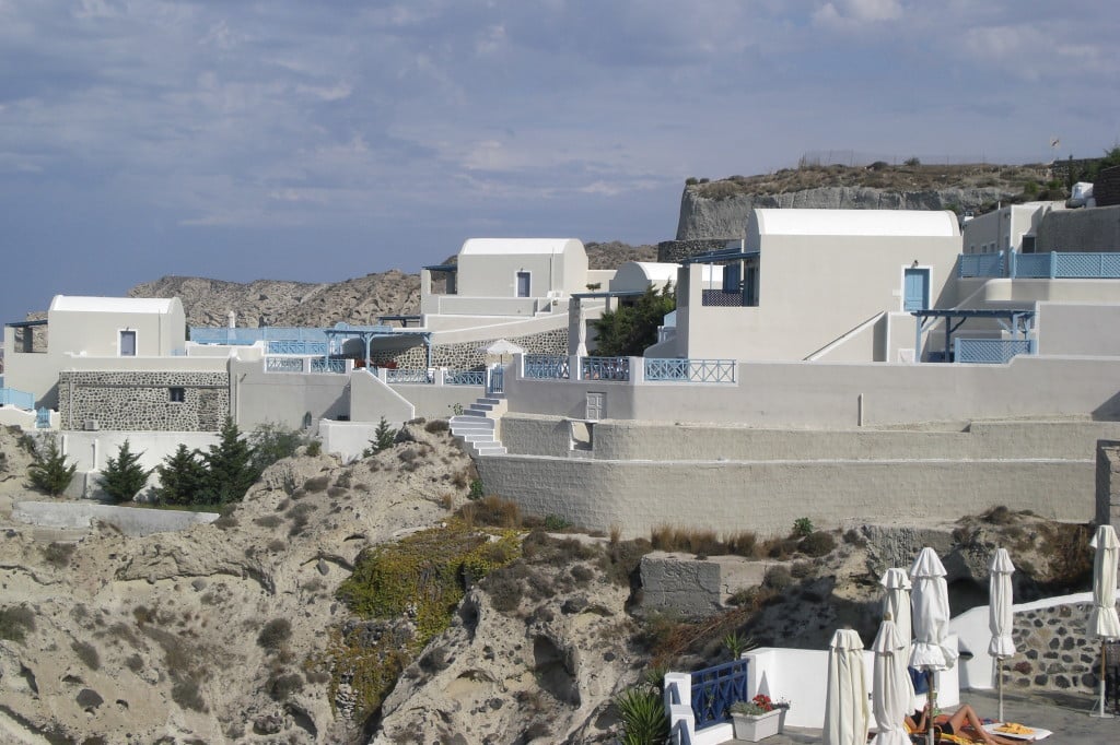 Blick vom Hotelzimmer auf die Volcano View Villas (zur Hotelanlage gehörend)