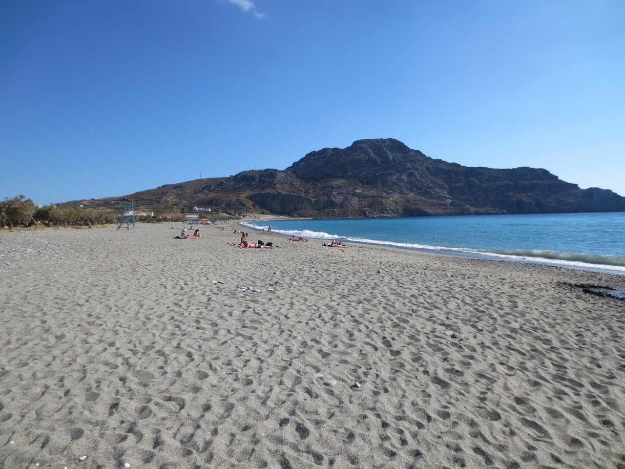 Im Südwesten Kretas.., das kleine touristische 500 Einwohner-Dorf Plakias. Nette Kulisse mit schönen Stränden und kleiner Einkaufs- und Tavernenstrasse. Ein Ferienort für die ganze Familie?