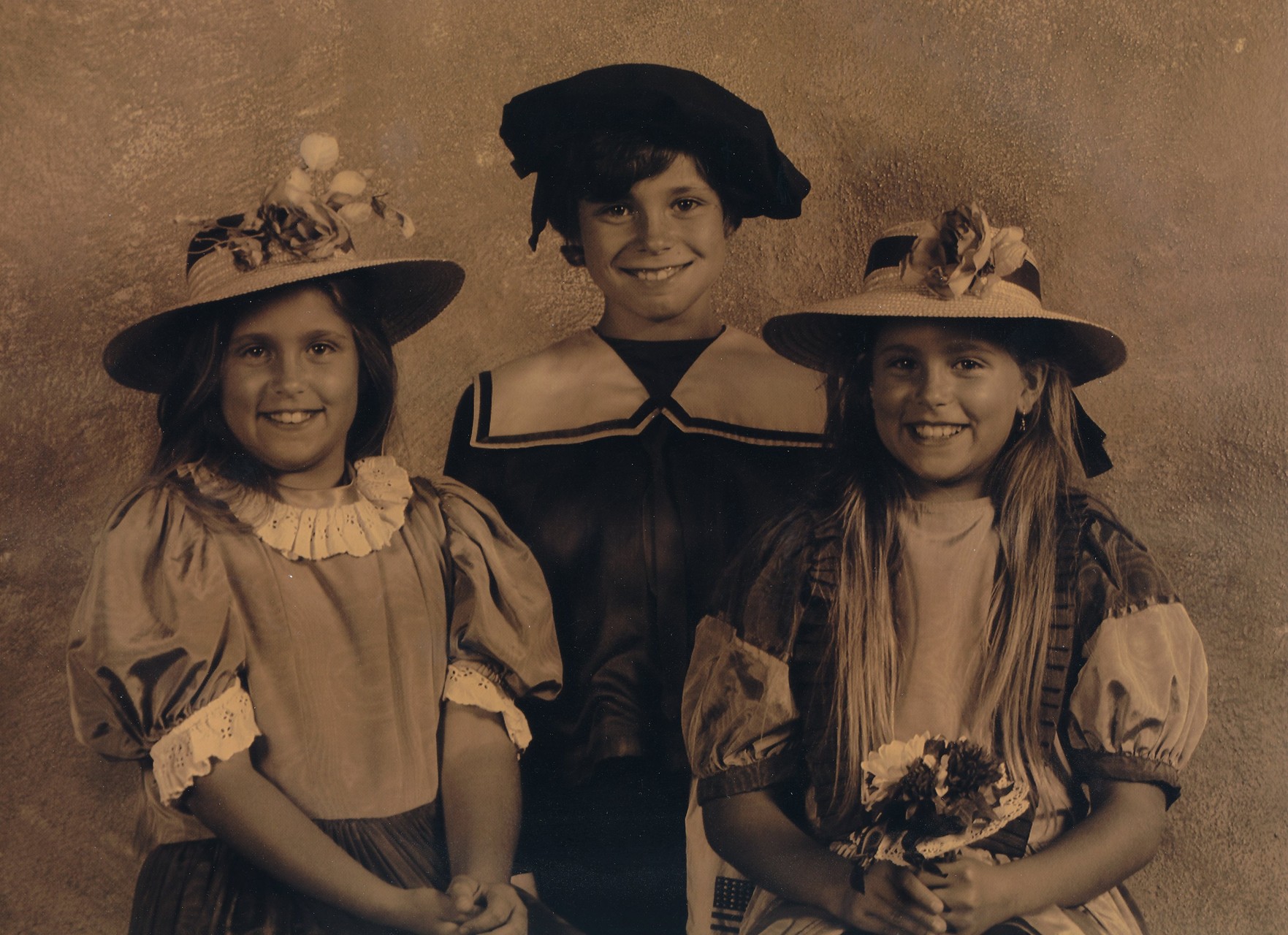 v.l.n.r.: Ludowiga Dulcinea Fracasso, Niniolo Rodolfino Fracasso, Apollonia Antonina Fracasso, (Foto: 1843)