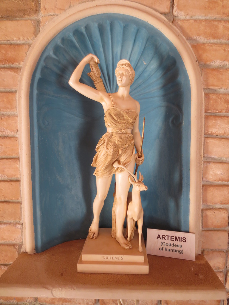 Artemis (Artemis) - Goddess of hunting