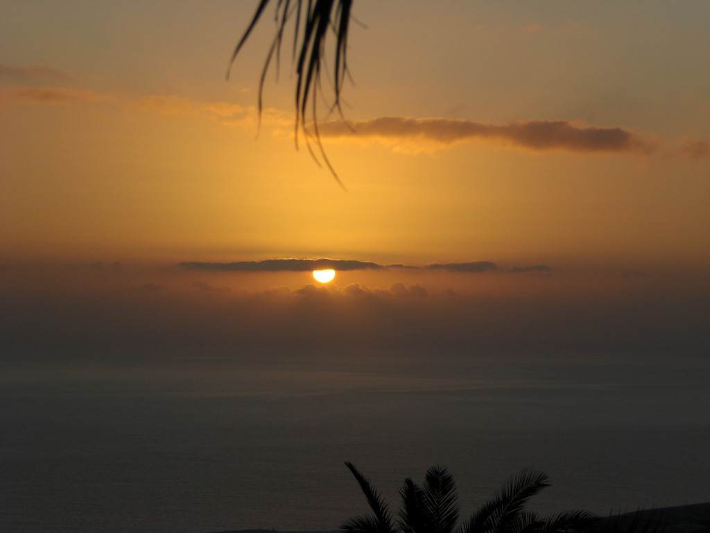 Blick vom Bungalow aus auf den Atlantik bei Dämmerung (Sonnenuntergang)