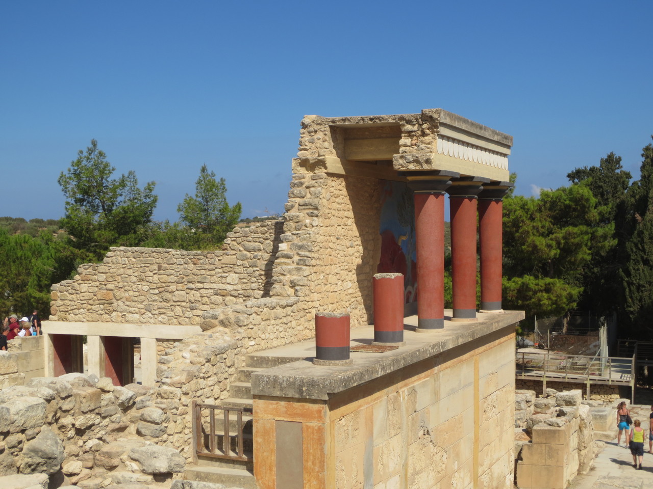 Zentrales Kreta, 6 Km südlich von Heraklion im Landesinnern: Geschichtsträchtiges Kreta.., minoische Kultur - Der Palast von Knossos. Die Anlage wurde zwischen 2100 und 1800 v. Chr. am Ort der neolithischen Besiedlung errichtet