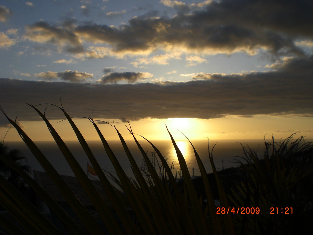 Blick vom Bungalow aus auf den Atlantik bei Dämmerung (Sonnenuntergang)