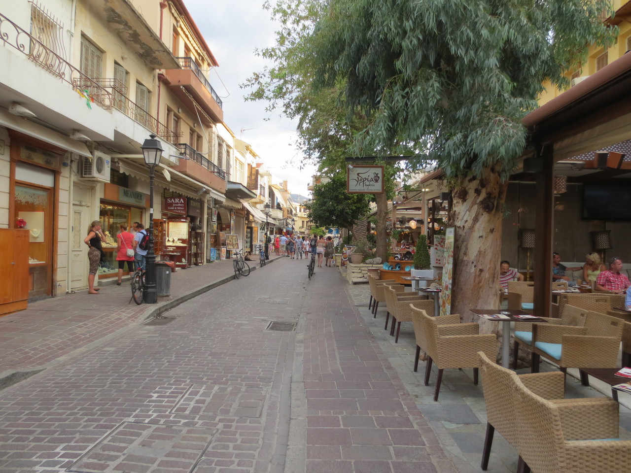 Rethymnon, im Nordwesten gelegene, venezianische Hafenstadt mit fast 50'000 Einwohnern. Leider waren die Lichtverhältnisse für Fotografien nicht so optimal (es war schon 18:00 Uhr und mittelmässig bewölkt)