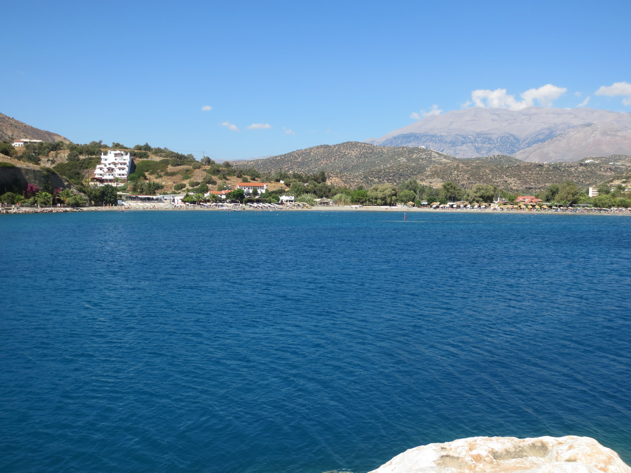 Westliche Südküste Kretas: Agia Galini.., ein kleines, touristisches 1'000-Seelen-Dorf. Zentrale des Pauschaltourismus in Kreta. Muss man mal gesehen haben (irgendwie kitschig schön)