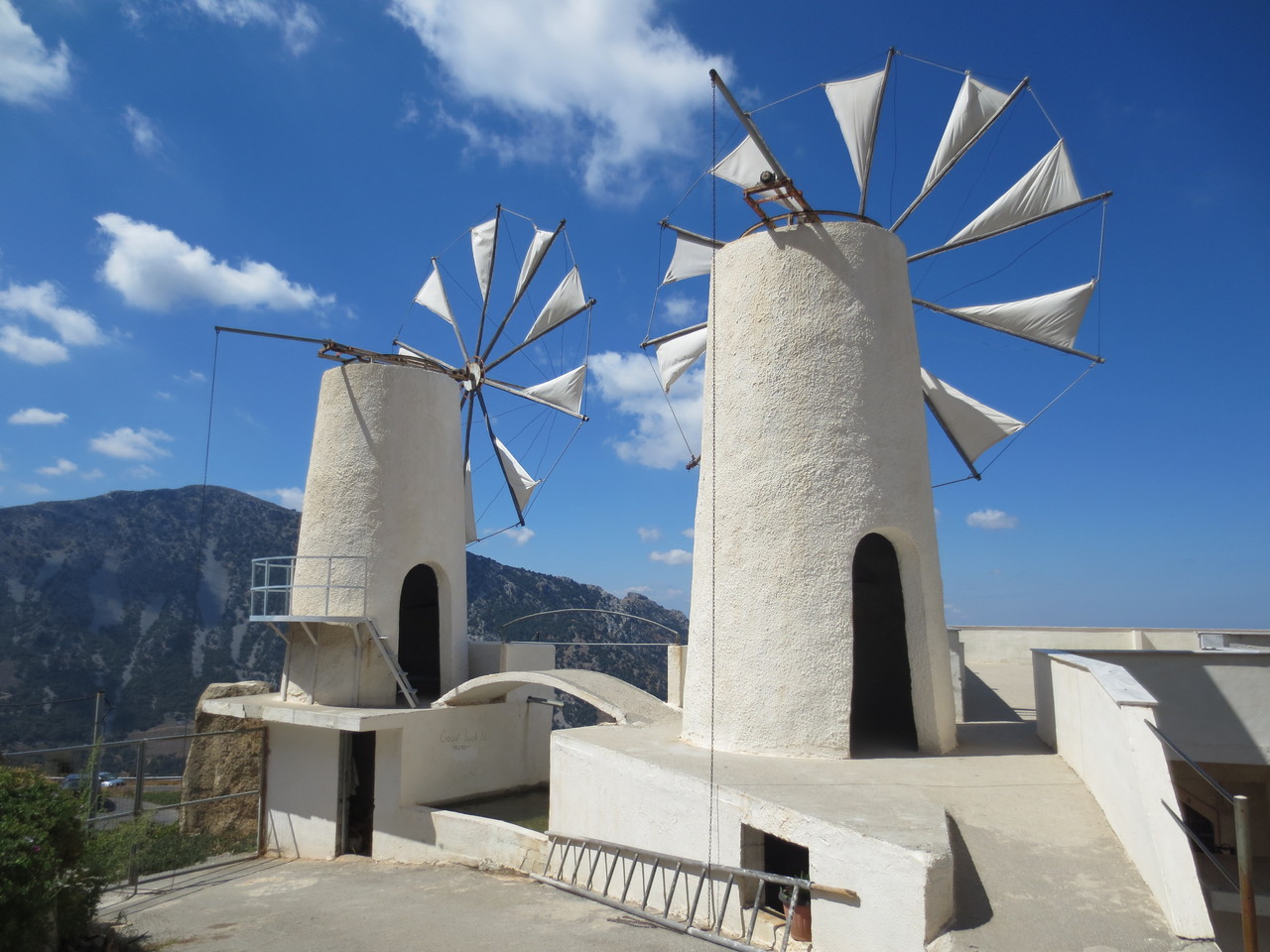 Zentrales Kreta, im Landesinnern...; hier ein Zwischenhalt im Homo Sapiens Village (Thematic Park Museum) auf dem Weg zur Lassithi Hochebene