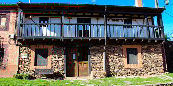 Pueblos rojos y negros