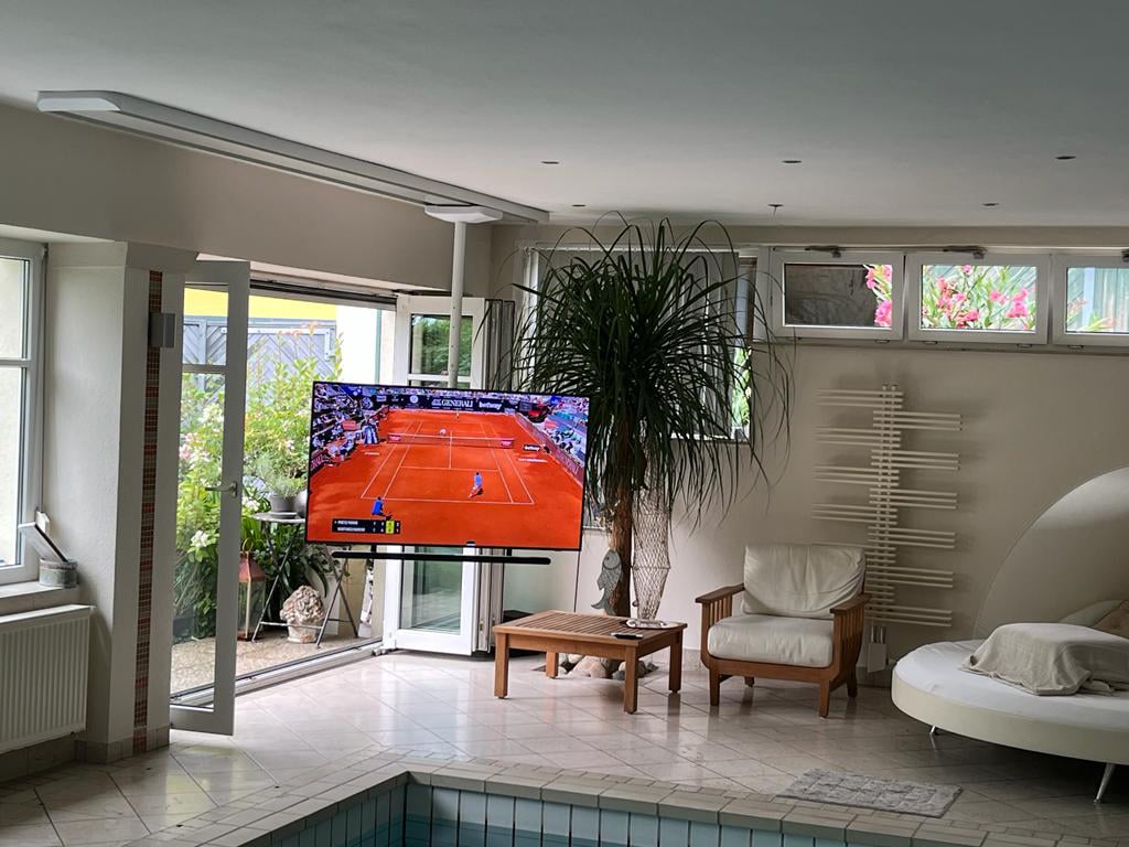 Supporto a soffitto per TV scorrevole, rotante e inclinabile