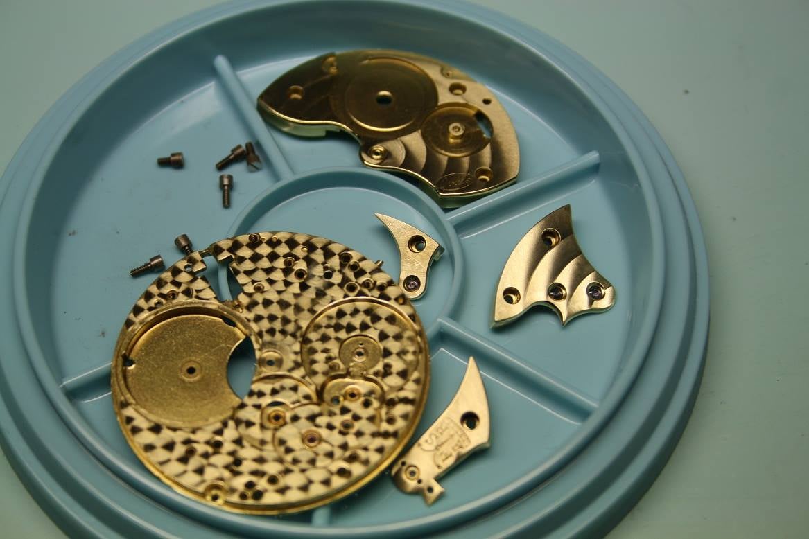 Verschiedene Zierschliffe auf den Werkteilen