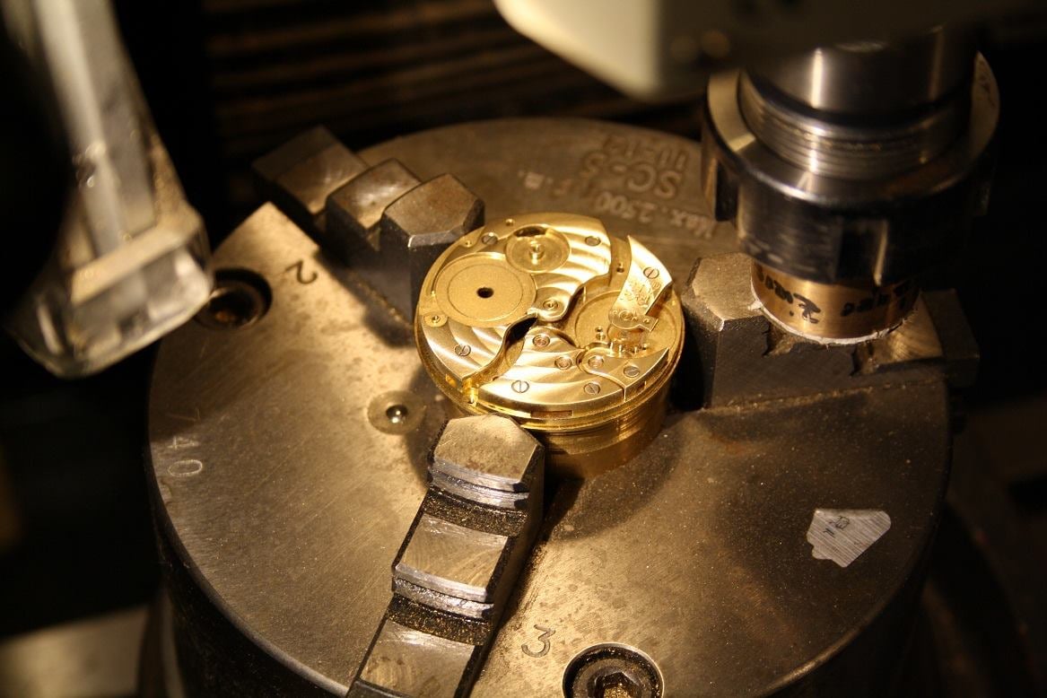 Werkteil wird mit Kreiselschliff versehen