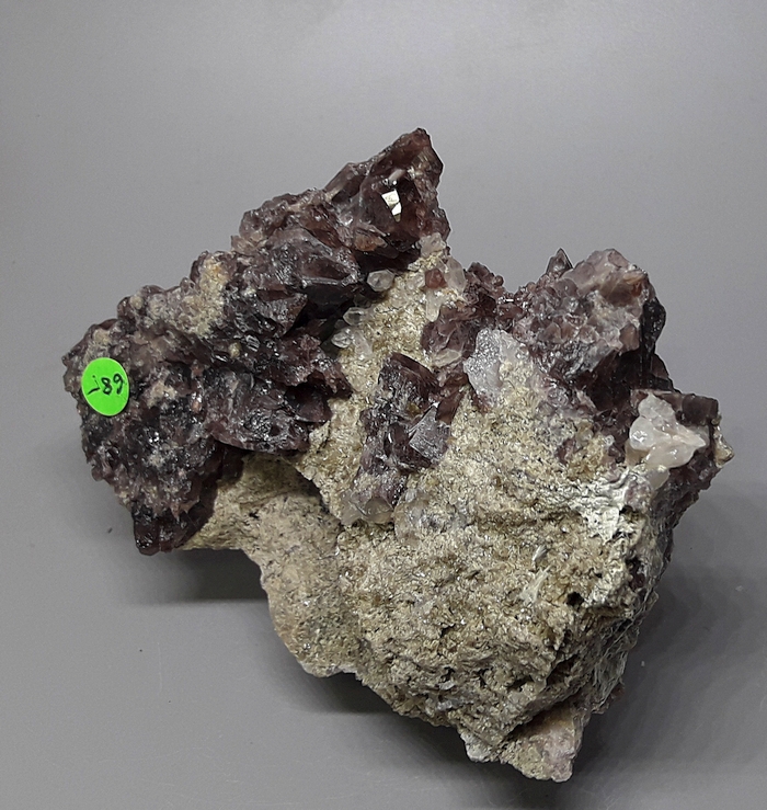 Axinit Obersaxen Schweiz