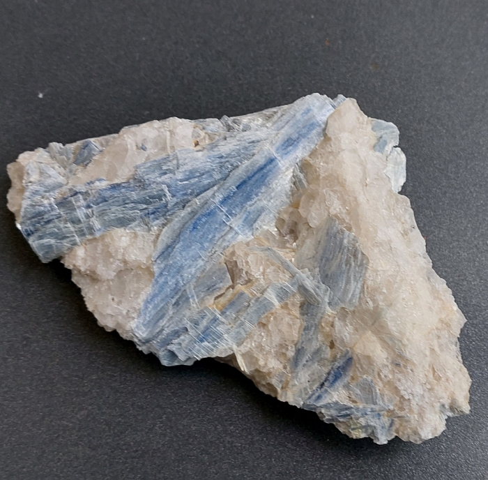 Kyanit Tessin Schweiz