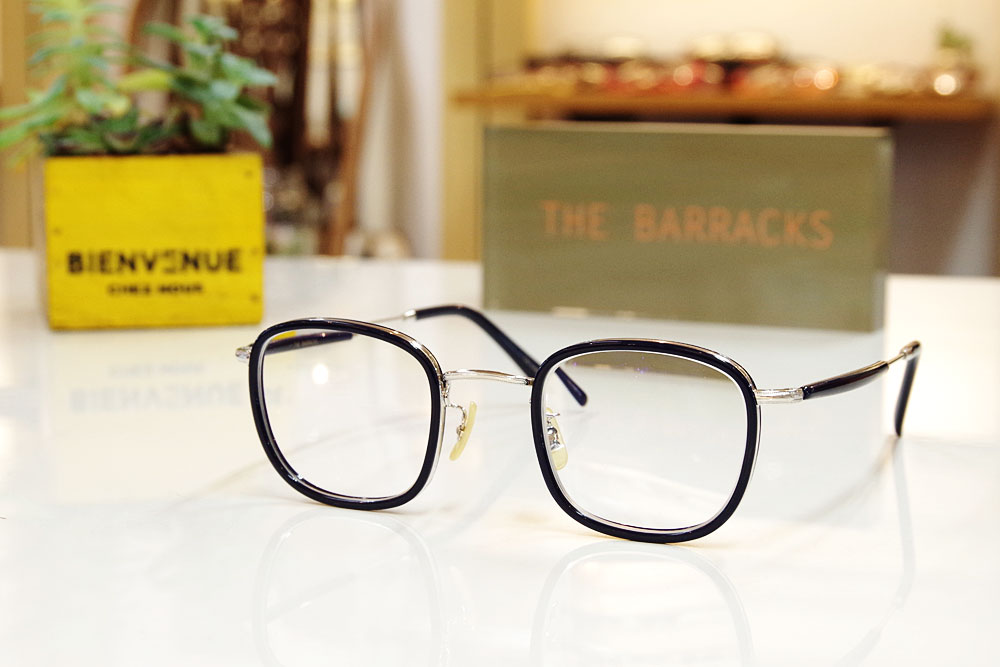 ザ・バラックスTHE CHIEF ネイビー。ボストンとはひと味違うお洒落なスクエアー、N様有難うございました。