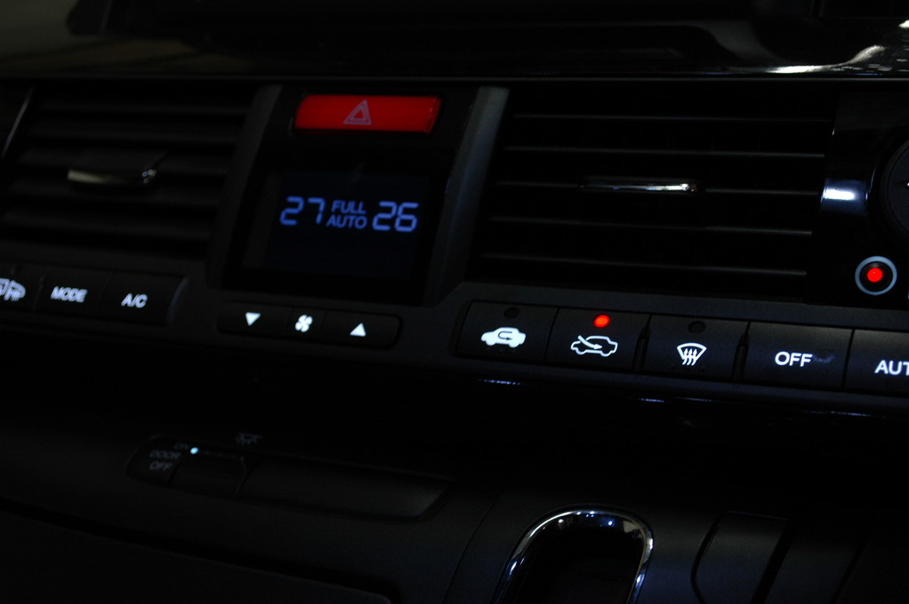 ＨＯＮＤＡ　エリシオン　ＲＲ２　フロントエアコンパネルＬＥＤ打替