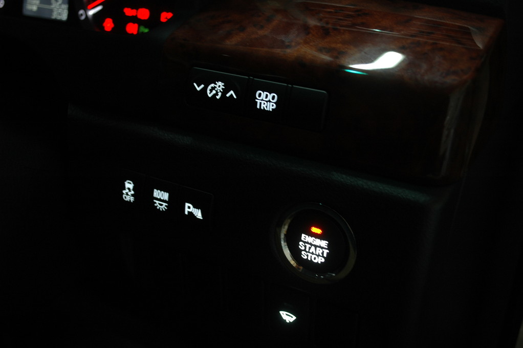 ＴＯＹＯＴＡ　ヴェルファイア　スタートスイッチ他ＬＥＤ打替