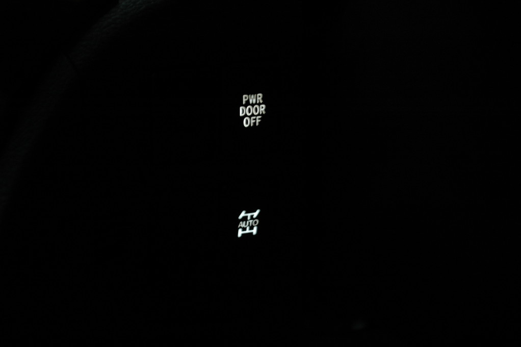 ＴＯＹＯＴＡ　ヴェルファイア　スライドドアロックスイッチ他ＬＥＤ打替