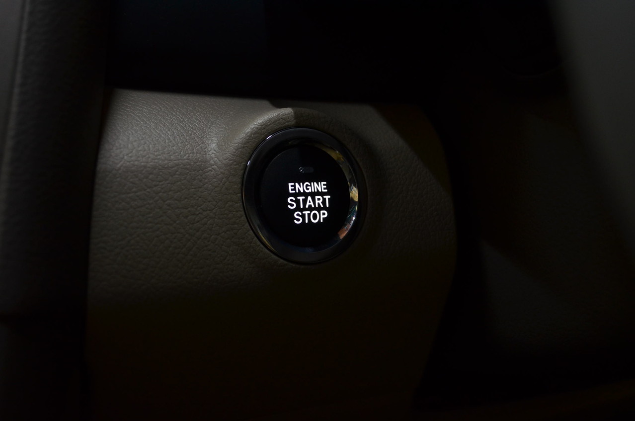 プッシュスタートスイッチ