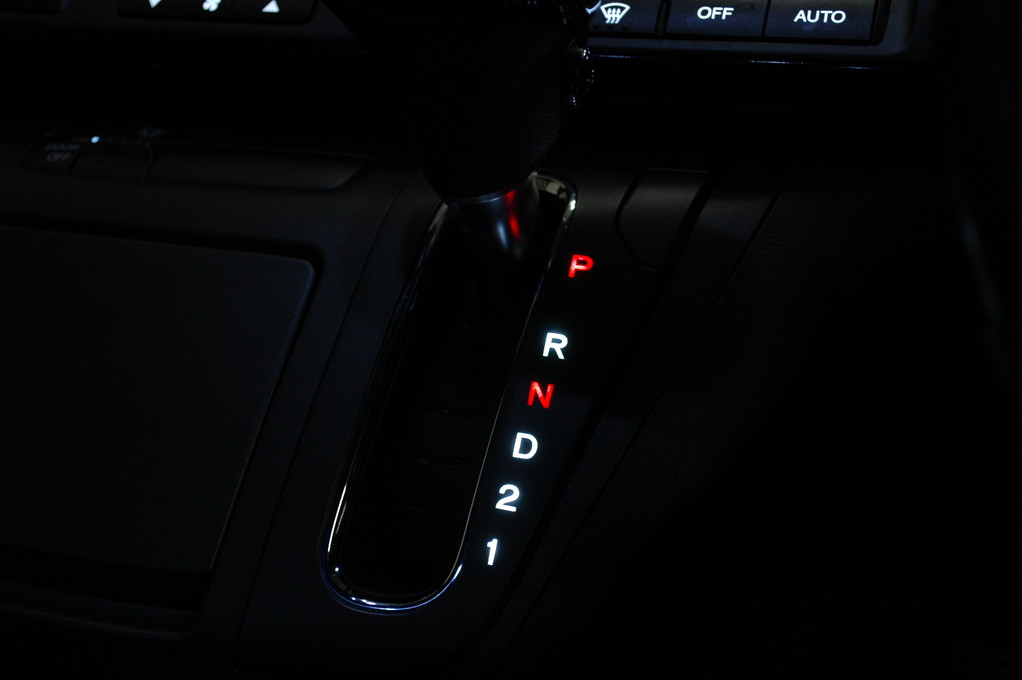 ＨＯＮＤＡ　エリシオン　ＲＲ２　シフトポジションＬＥＤ加工