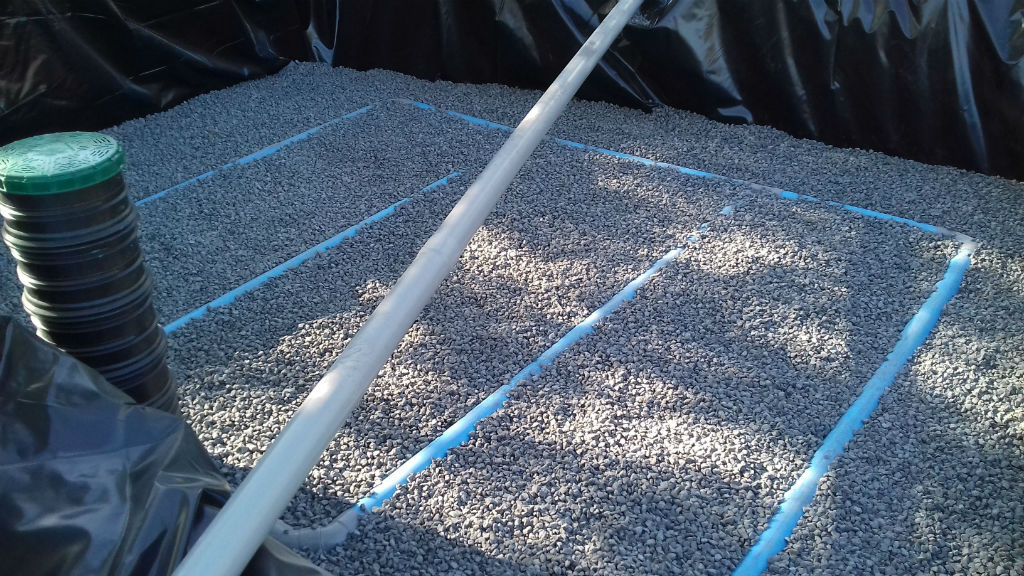3/6 Préparation du lit inférieur avec graviers