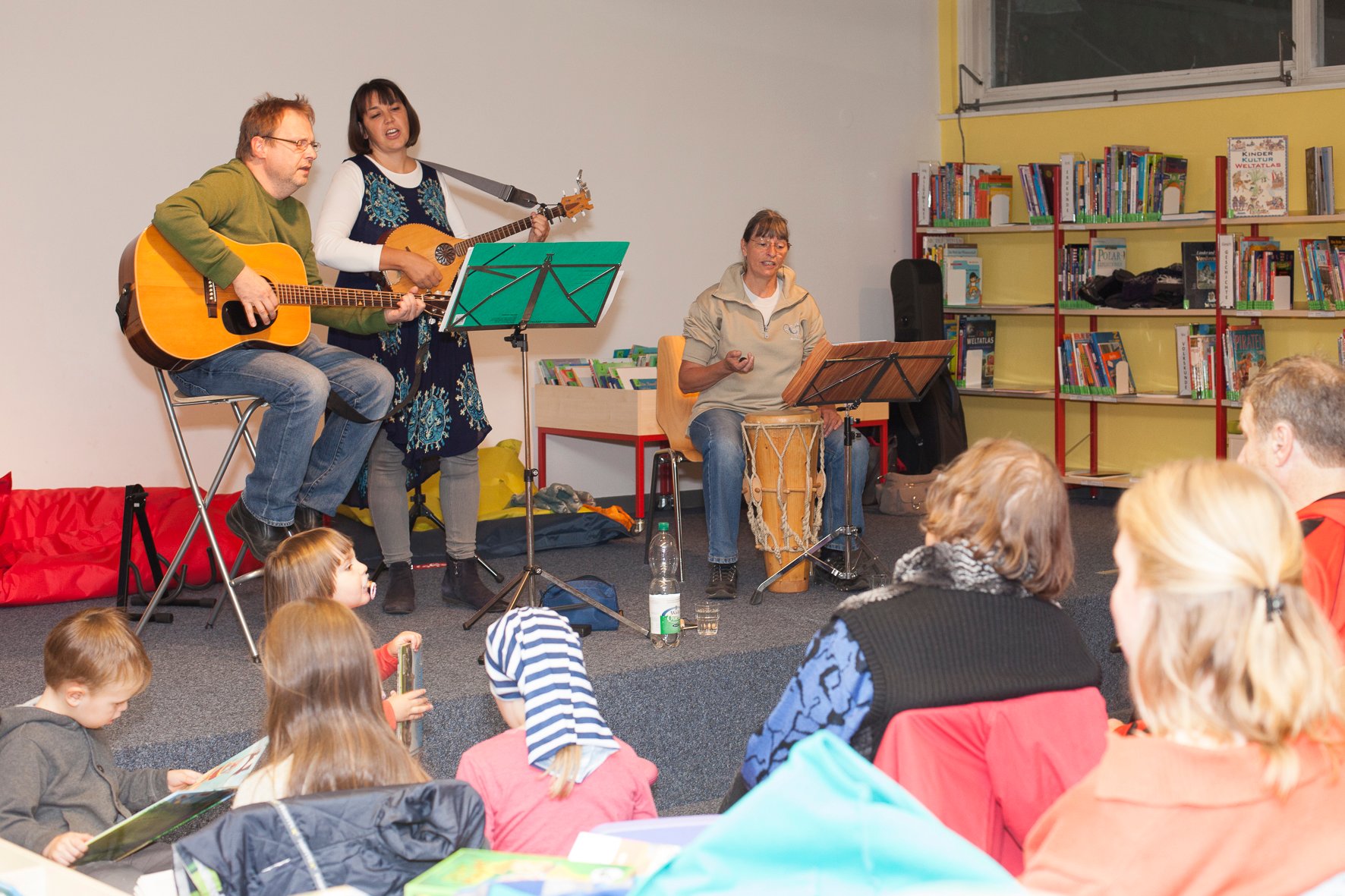 Holzkehlchen in der Bibliothek am Schäfersee, Foto: Patricia Schichl