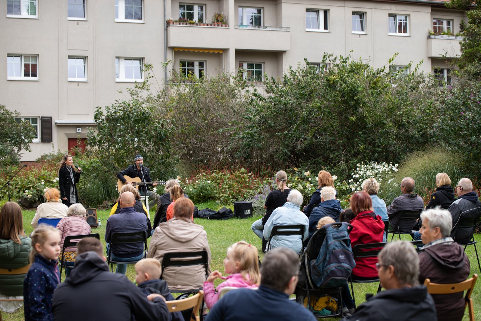 "Hill & Ray" im Innenhof General-Woyna-Straße 15/16, Foto: ReneMa