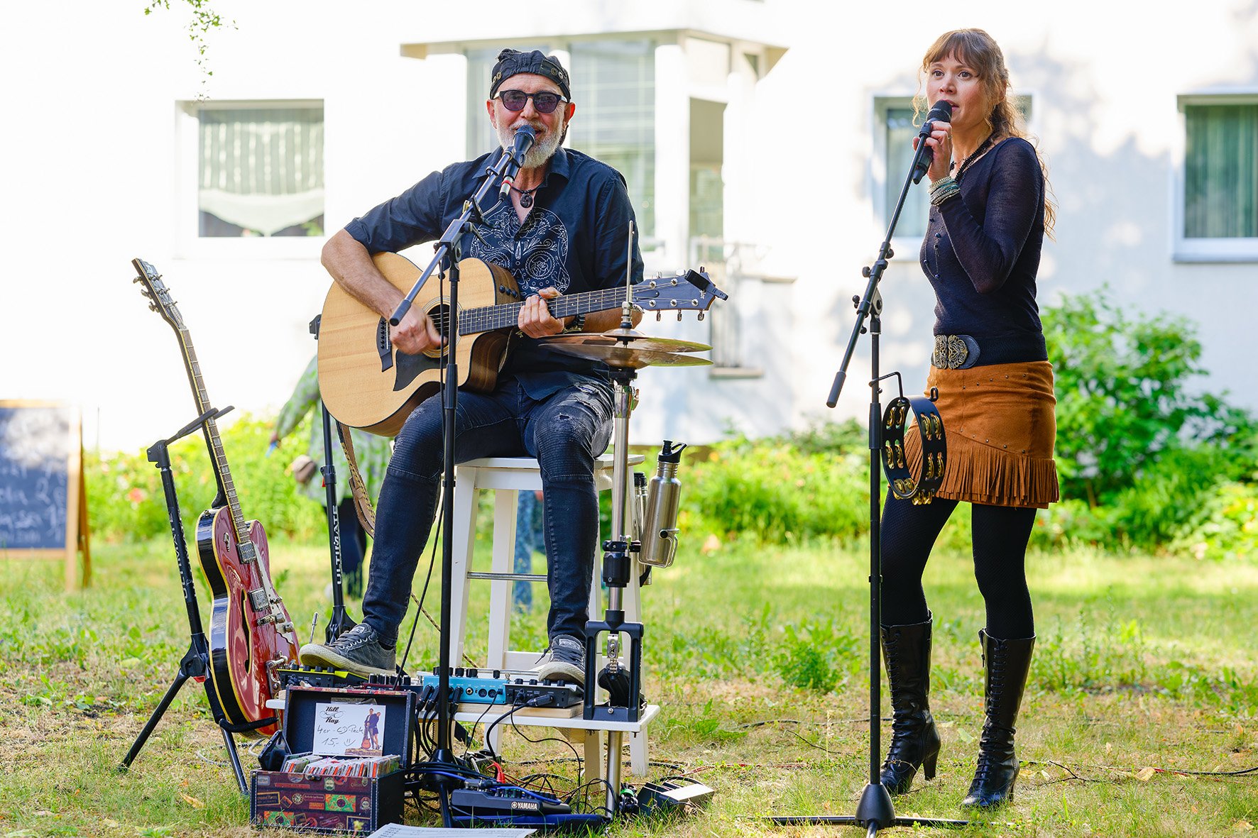 "Hill & Ray" im Innenhof Scharnweberstraße