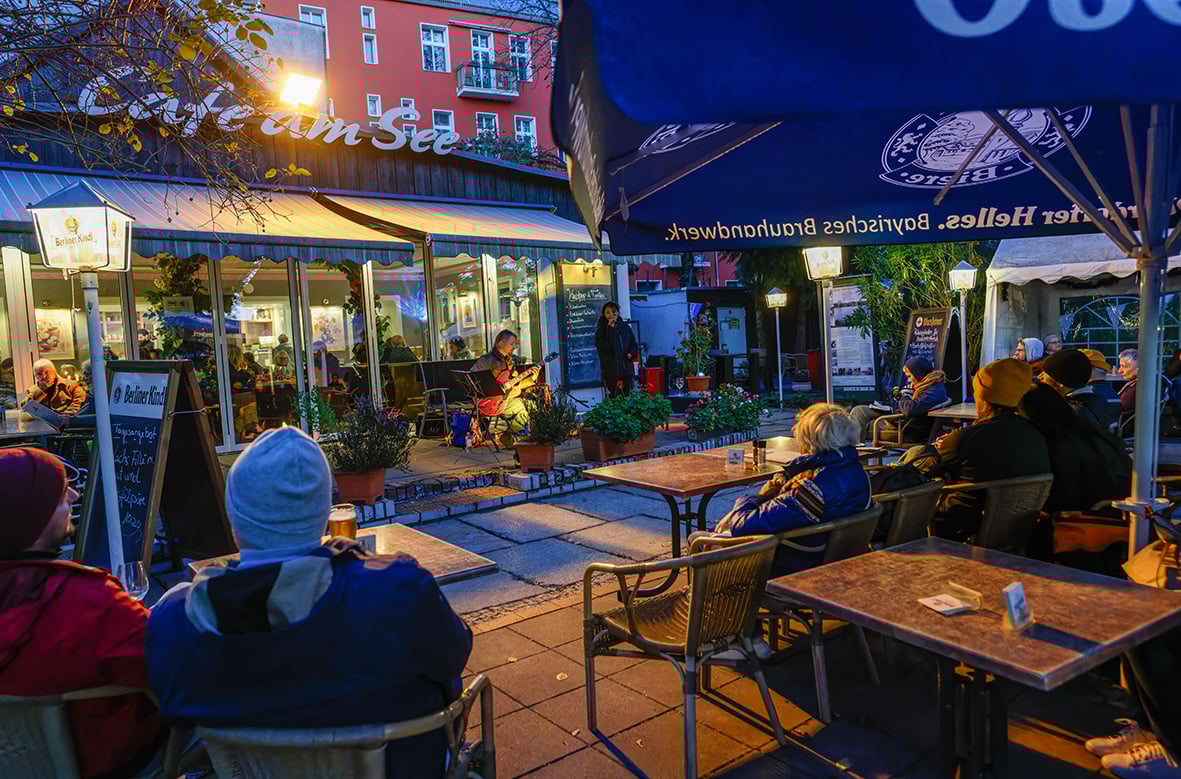 Nadia Lafi und Jonathan Bratoeff im Café am See, Foto: Oliver Richter
