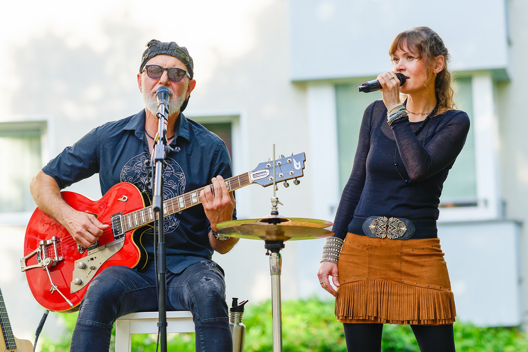 "Hill & Ray" im Innenhof Scharnweberstraße