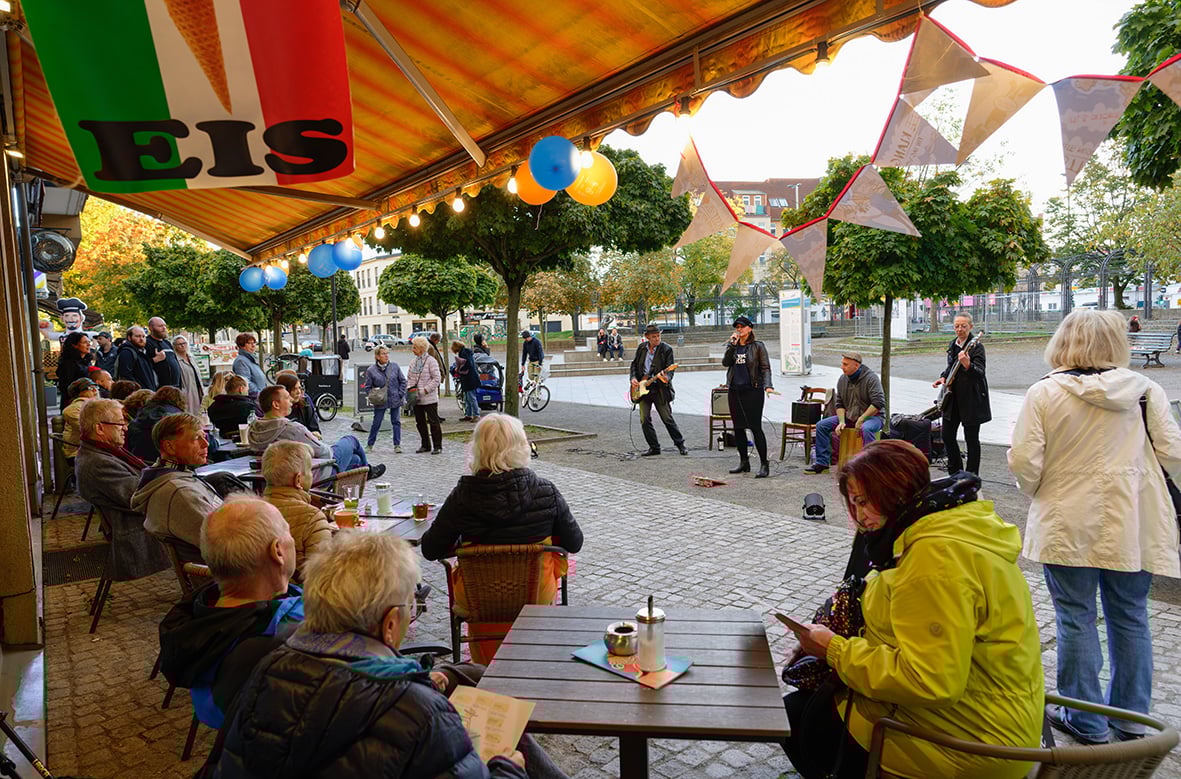 Cat Music vor dem Café Torten-Träume, Foto: Oliver Richter