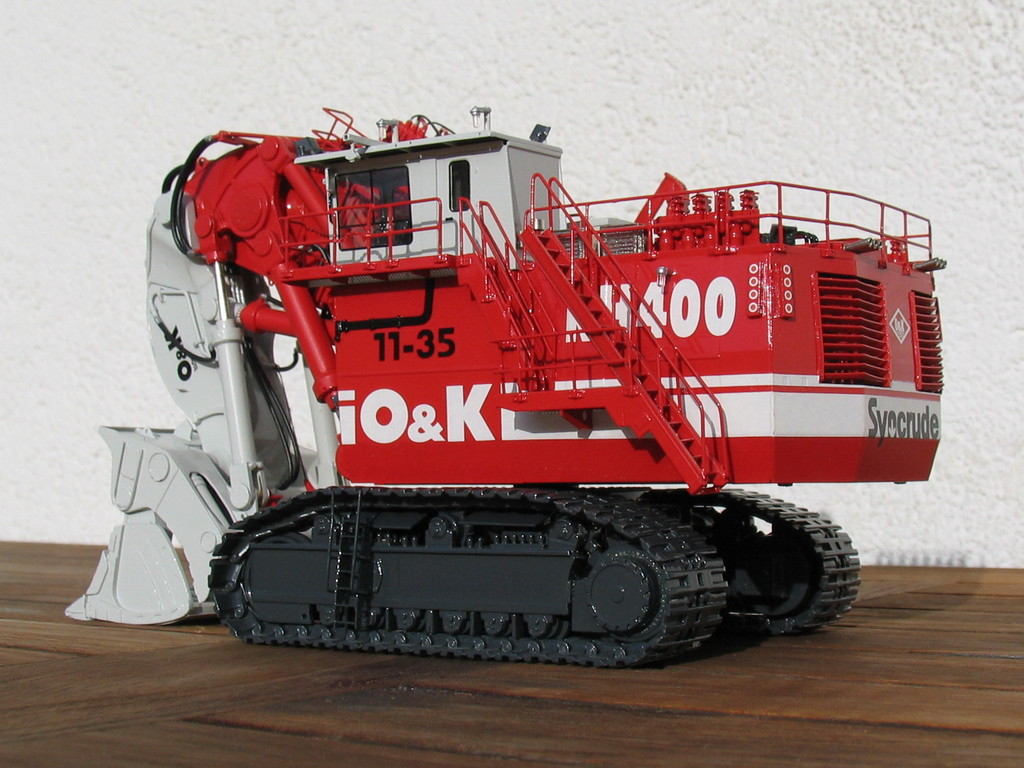 Technische Daten: 825t Gewicht, 4000 PS, 44 Kubikmeter Schaufelinhalt