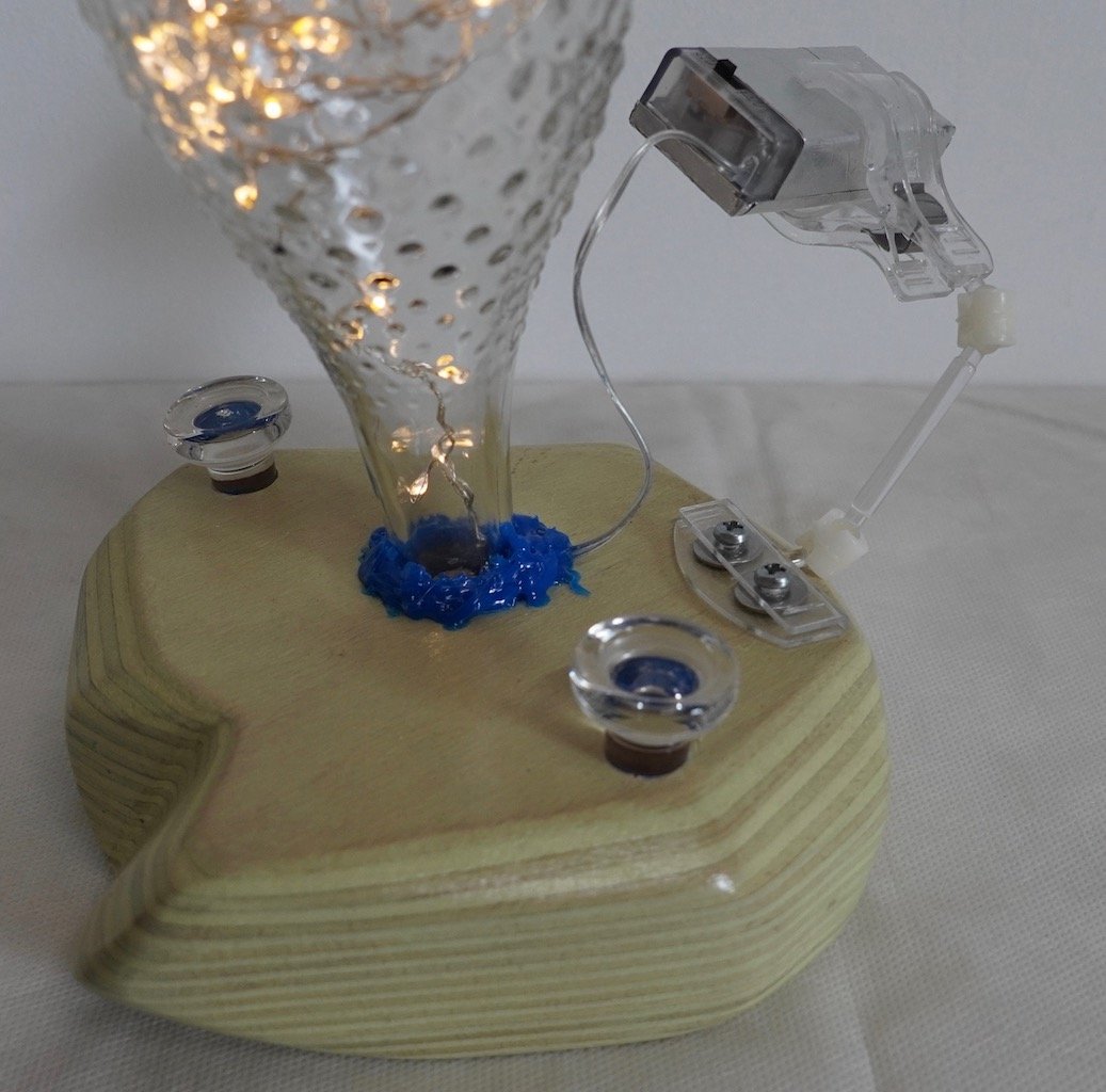 Sockel: Multiplex aus Buchenholz