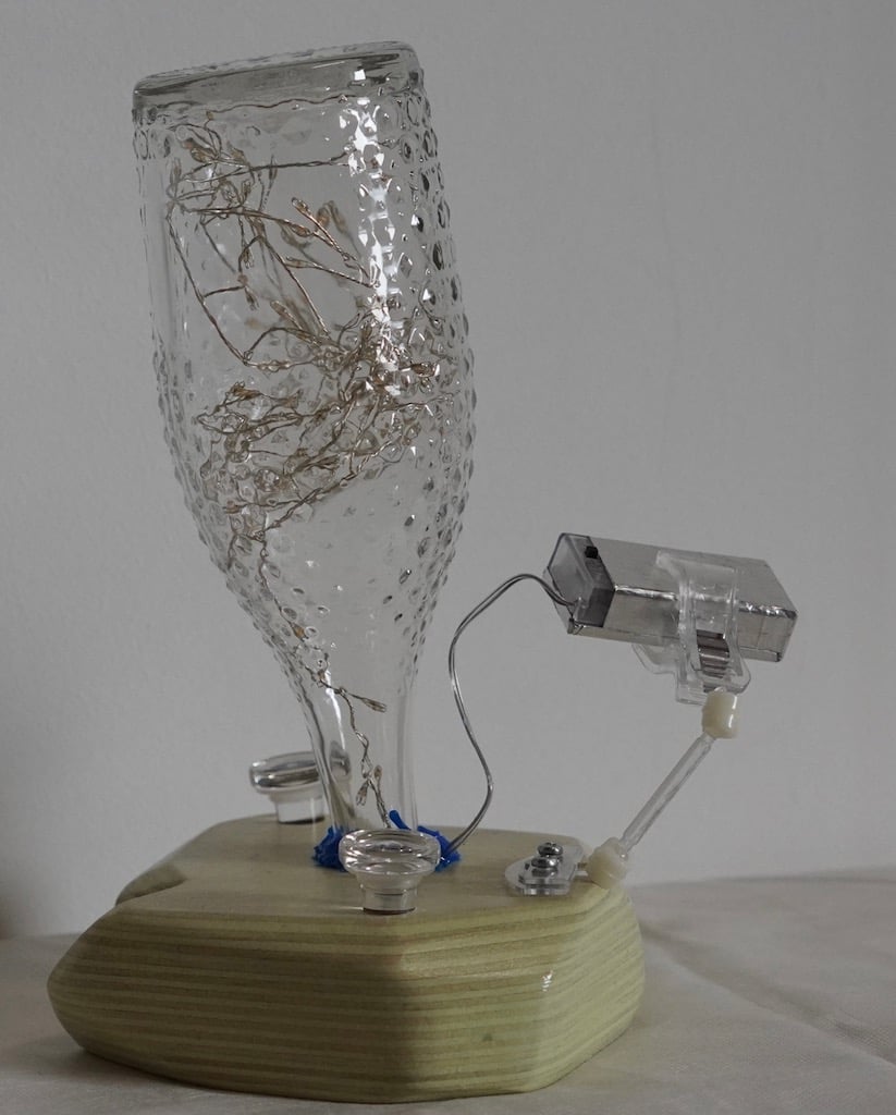 Flacon mit Akkusfach.