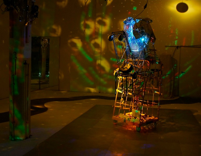 Licht- und Projektionsobjekt von E. Weidenkeller.