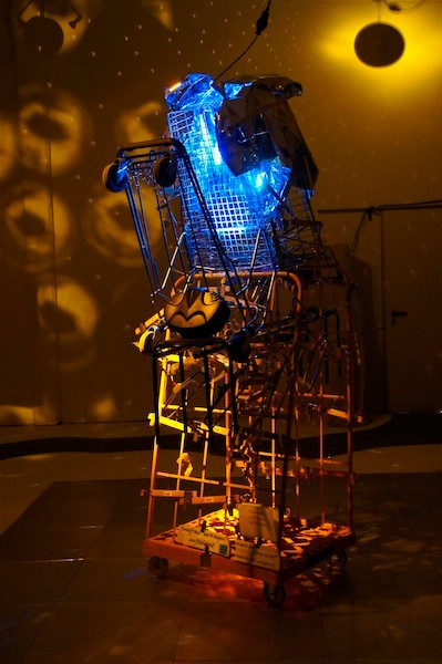 Licht- und Projektionsobjekt von E. Weidenkeller.