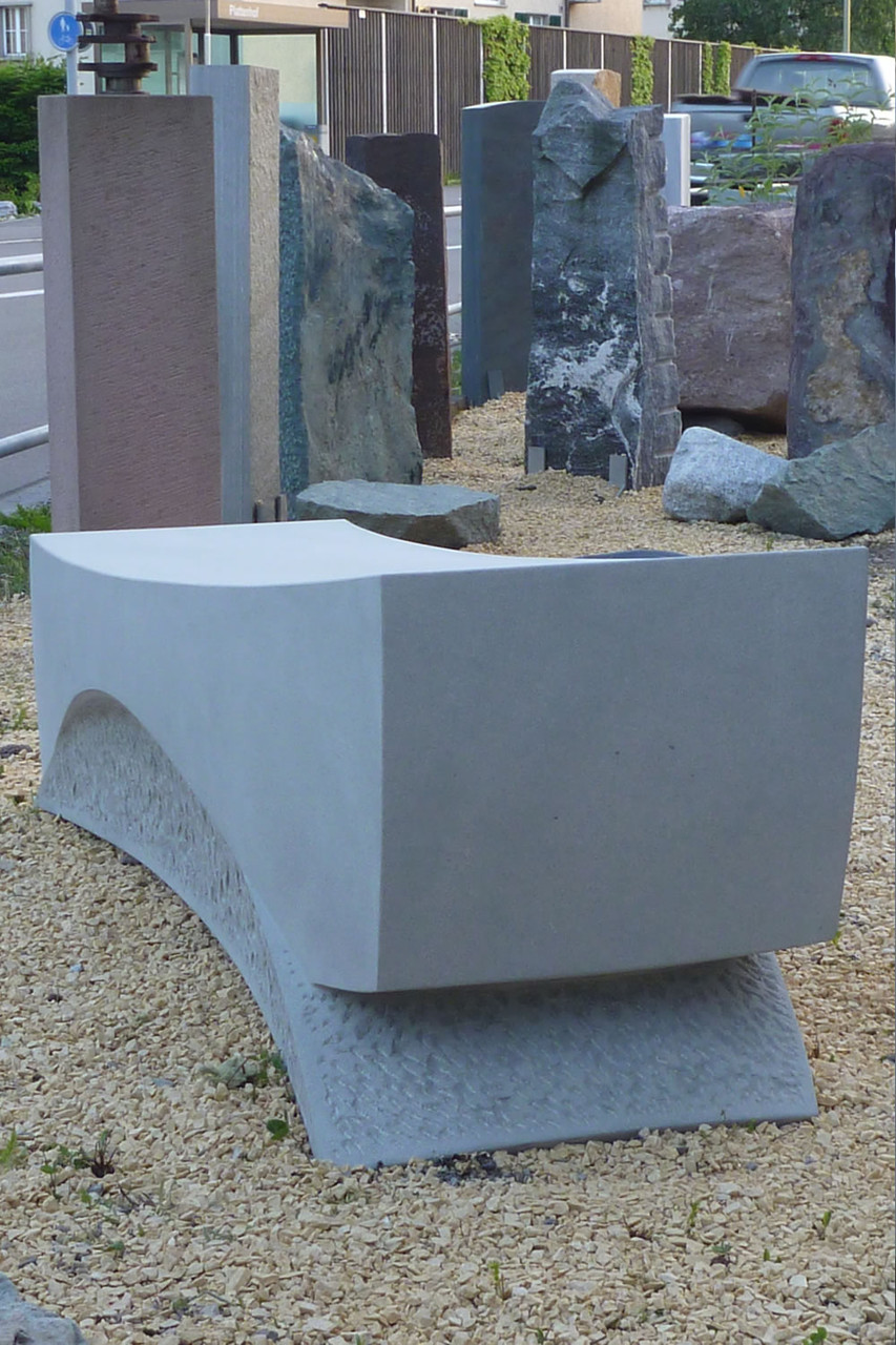 Ruhebank aus Bolliger Sandstein