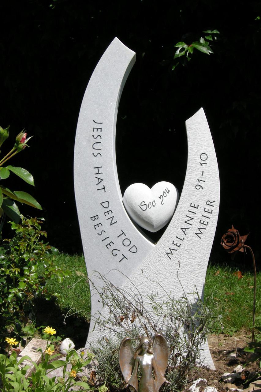 Jugendgrabmal aus Cristallina Marmor in Stäfa