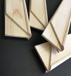  leere Keilrahmen auf Mass