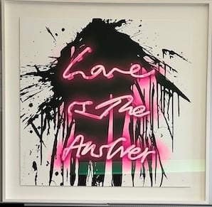 Suspended mounting of the picture